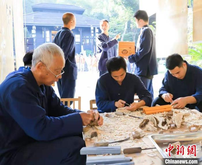 广东东莞举行香典传承千年莞香文化